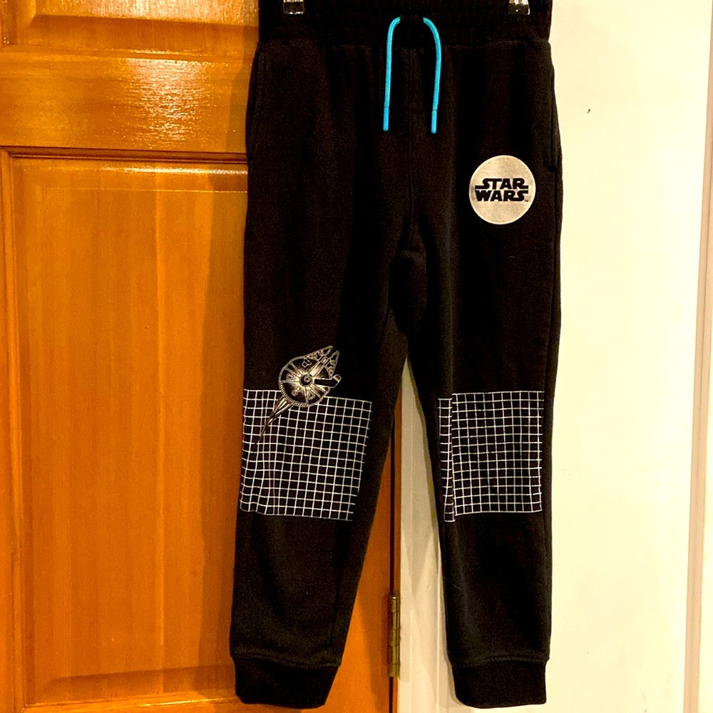 EUC! Authentic Disney Parks boys size M, black Star Wars sweatpants joggers!